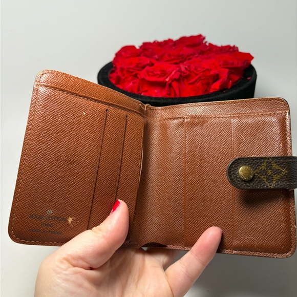 Louis Vuitton Zippy Compact Monogram Wallet - Picture 3 of 10